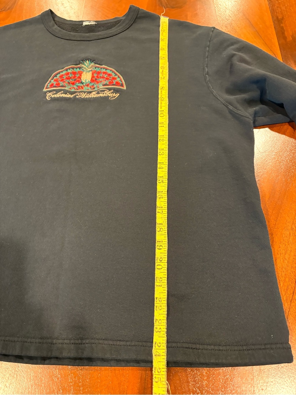 Blue sweatshirt with Pineapple Embroidery, colonial Williamsburg, size large - Picture 7 of 8